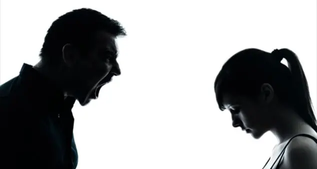 «Non so come parlare a mia figlia 16 anni. Forse parlo troppo e non mi ascolta»