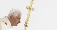 «La sofferta lettera di Benedetto XVI: si sta immolando per la Chiesa»