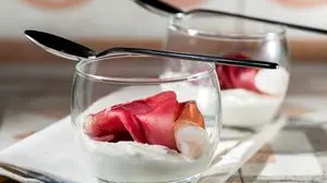 Gambero Rosso avvolto con la Bresaola della Valtellina IGP su letto di burrata