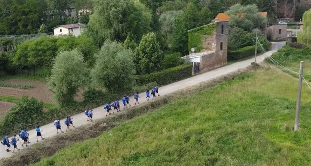 Un gruppo di giovani autistici in cammino verso la libertà