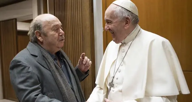 Lino Banfi dal Papa: «Abbiamo parlato della guerra e gli ho rivelato il desiderio di mia moglie»