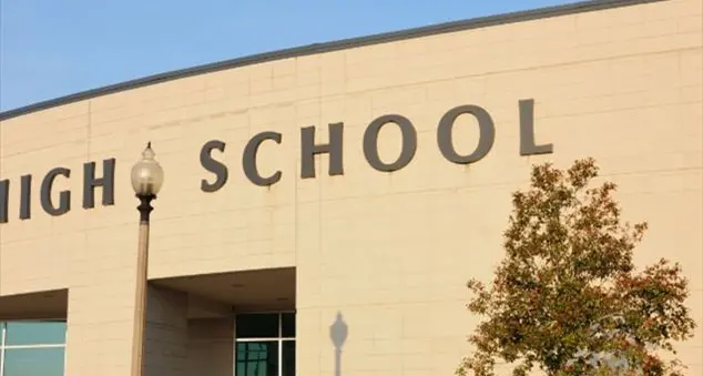 «La scuola è occupata e lui non sa come comportarsi»