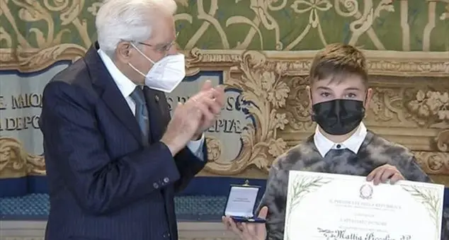 Il giovane Mattia, alfiere di fiducia e speranza