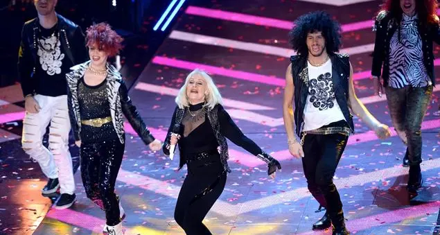 \"Ballo, ballo\": stasera tornano all'Ariston il mito e il sorriso della Carrà