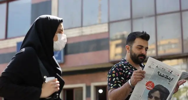Iran in fiamme, le donne bruciano l'hijab per rivendicare la loro libertà