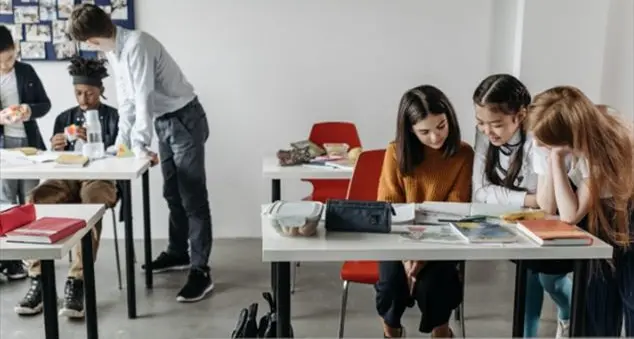 «In aula non solo fatica e studio, ma anche leggerezza»