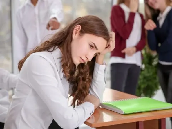«Come le insegniamo ad affrontare un compagno di classe che la bullizza?»
