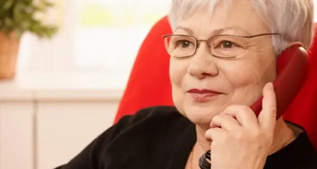 Quando le amiche la criticano perché è una mamma apprensiva