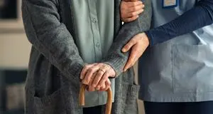 Anziani: alla ricerca di un modello di assistenza umano e sostenibile