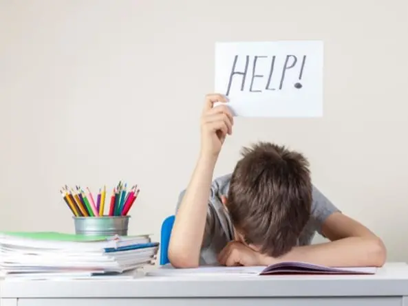 Bambini dislessici: «Mio figlio, che rabbia incontrollabile a scuola! Ma un certificato non mi basta...»