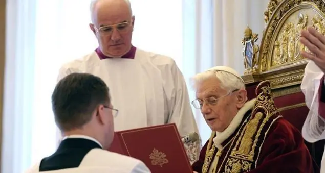 Da Benedetto XVI a Francesco, quel mese (scarso) che cambiò la Chiesa