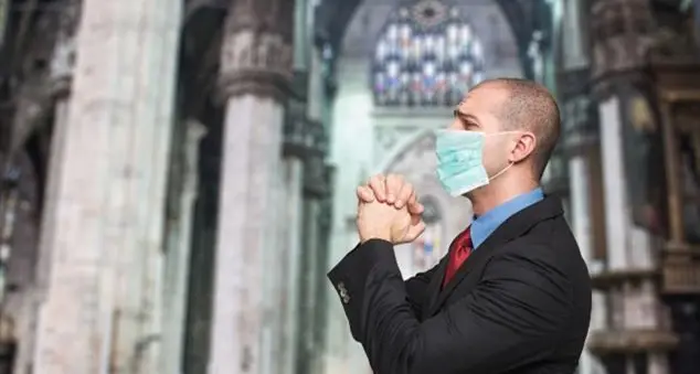 Cosa fare se il ministro della comunione è no vax