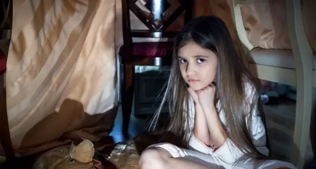 Accoltellamenti ad Assago: «Nostra figlia ha paura di andare a fare la spesa»