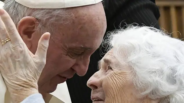 Le lezioni di papa Francesco sulla vecchiaia