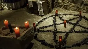 Quella passione dei giovani per i segni satanici