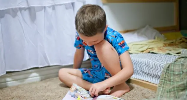 «Legge solo perché lo costringe la scuola..»