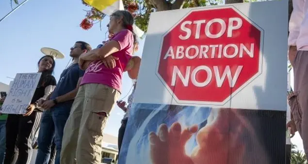 Discussione sull'aborto e fede nel Dio della vita