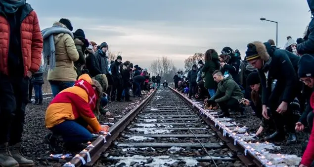 L'uomo che porta gli studenti italiani a scoprire l'orrore di Auschwitz