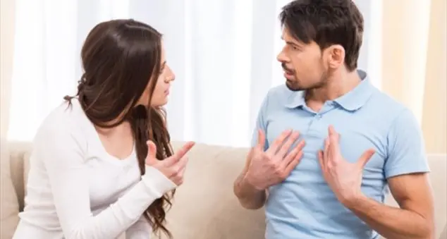 «Non ho voluto chiedere un aumento e mia moglie mi ha insultato. Come si permette?»