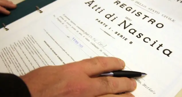 Doppio cognome: senza accordo si va dal giudice