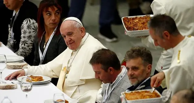 Cure mediche e cibo per dare dignità ai poveri