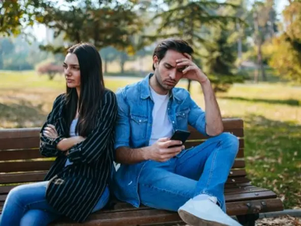 Amore tossico: «Anche il ragazzo va aiutato a capire che sbaglia»