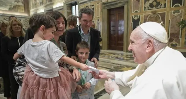 «Cari giovani, non dovete essere superiori ma persone libere e sincere»