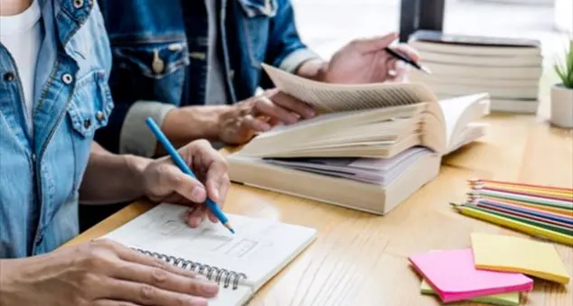Scuola: «Lo mettono sempre nel banco con uno scatenato»
