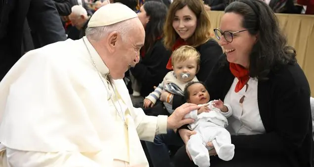 «Vergognoso che si spenda più per le armi e i trucchi che per la sanità»