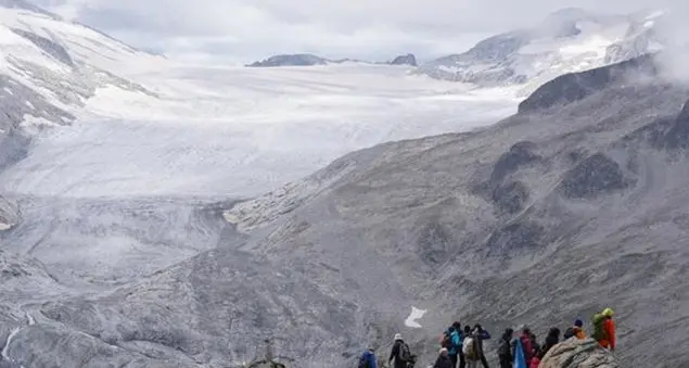 Allarme del glaciologo: «Alla fine del secolo i ghiacciai potrebbero scomparire»