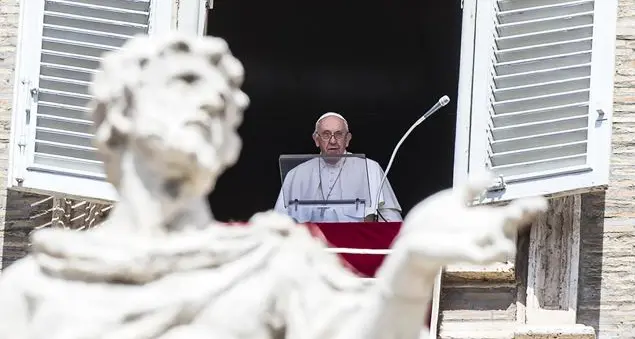 Il Papa: \"Chi ama ha nostalgia di chi si è smarrito, è inquieto per chi è assente\"