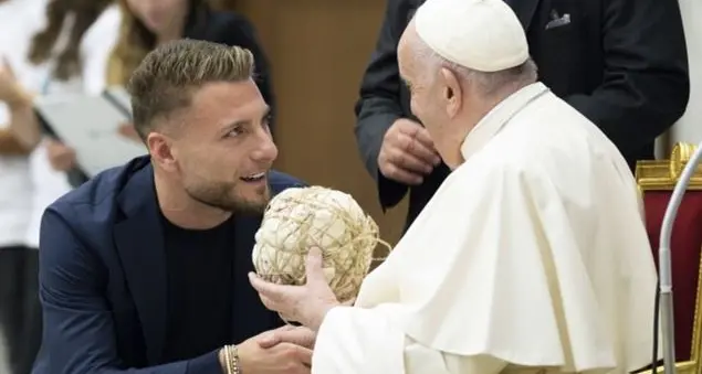 Il Papa: \"Fare figli porta benessere\": lincontro con Ciro Immobile per la Partita del Cuore