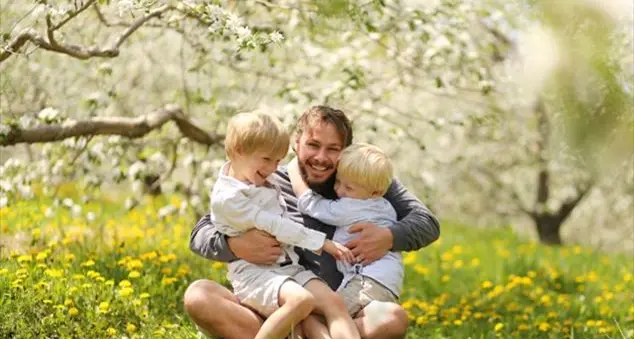 «Ho due nipoti diversissimi ma uguali ai miei due figli. Non è strano?»