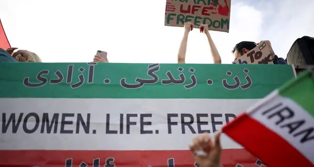 Teheran abolisce la polizia morale, ma continua a reprimere chi protesta contro il regime