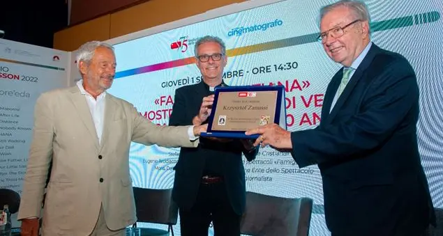 Famiglia Cristiana premia Zanussi a Venezia: «La gente tornerà a vedere film con l'anima»