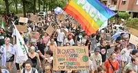 Difesa del pianeta, Torino chiama mondo: i Fridays for future sulle rive del Po (secco)