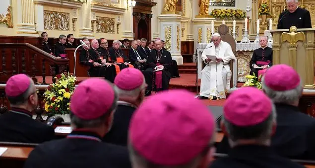 Il Papa: «Mai più abusi sessuali, la Chiesa deve essere credibile»