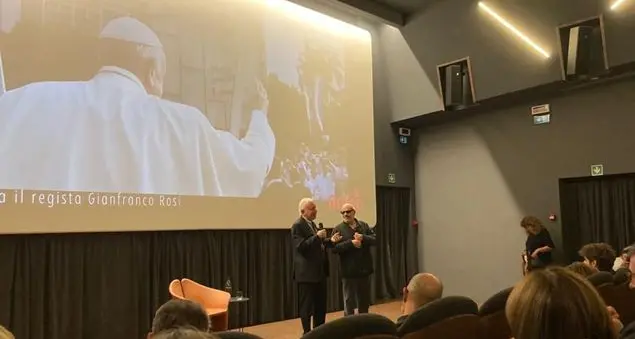 \"In viaggio\": l'apostolato di Francesco che coinvolge anche laici e non credenti