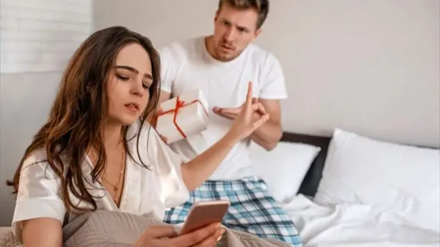 Primo amore: «Fidanzata con un ragazzo invadente e inopportuno»