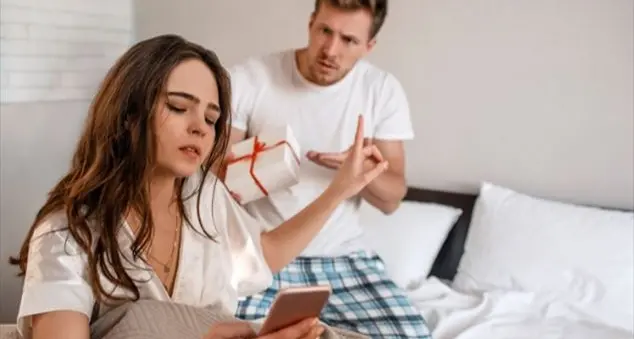 Primo amore: «Fidanzata con un ragazzo invadente e inopportuno»