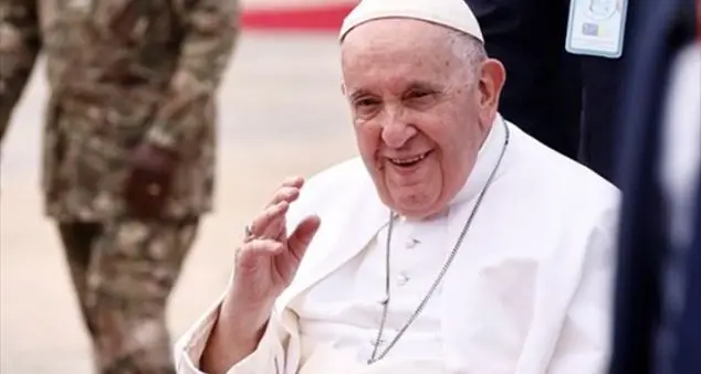 «Davanti alla Tv ha chiesto a quale Papa teniamo...»