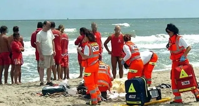 L'estate degli eroi morti per salvare i bambini dal mare