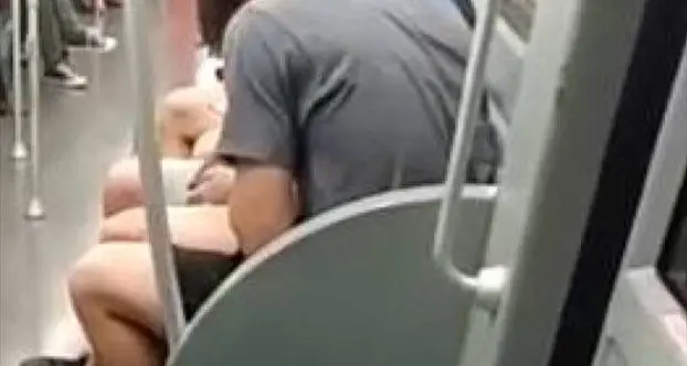 Video shock: sniffare sui mezzi come fosse un gesto normale