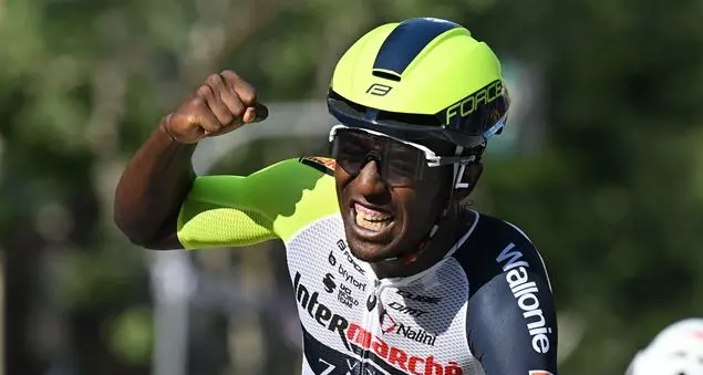 L'Africa vince al Giro d'Italia con Biniam Girmay (ma poi si fa male e si ritira)