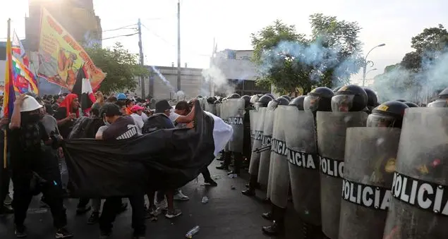Perù in rivolta, la grande marcia su Lima di indigeni e campesinos