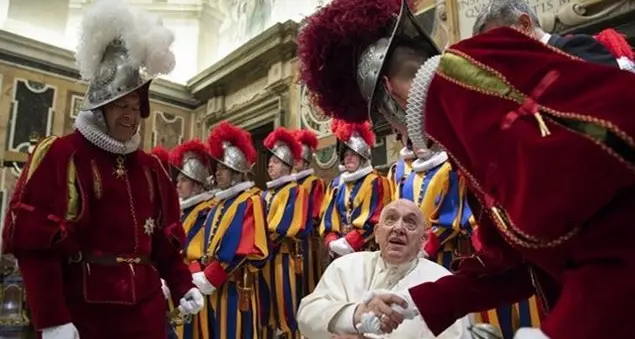 Papa Francesco al Giuramento delle Guardie Svizzere: «Voi siete \"corpo\", quindi, comunità»