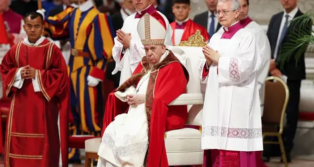 Il Papa: «La Chiesa deve essere senza muri, aperta a tutti. L'annuncio del Vangelo non è neutrale»