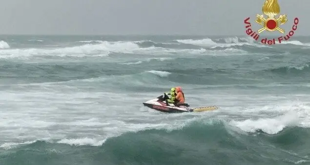 Migranti, nuova strage in mare al largo della Calabria
