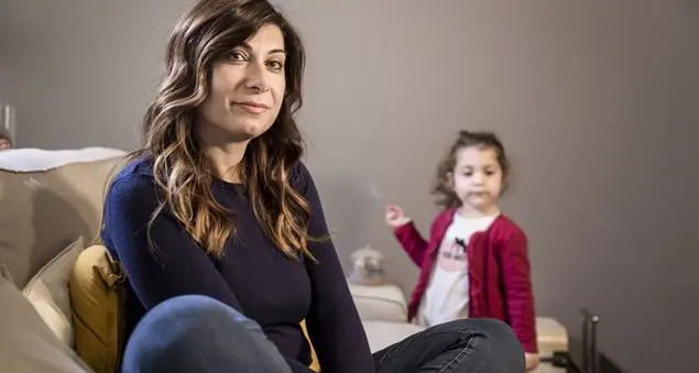 Maternità in Italia: una famiglia su 4 con figli è a rischio povertà