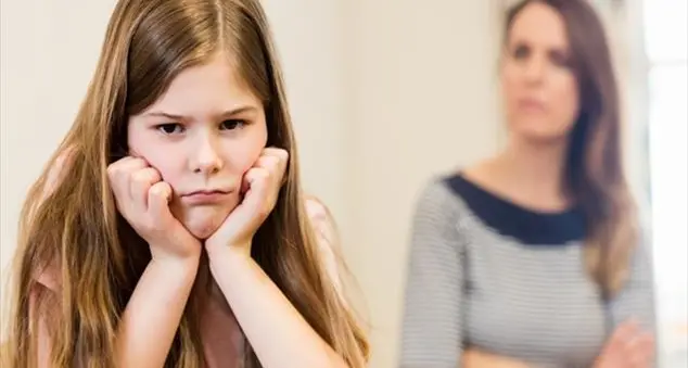 Rifiuta la Messa e litiga con suo padre